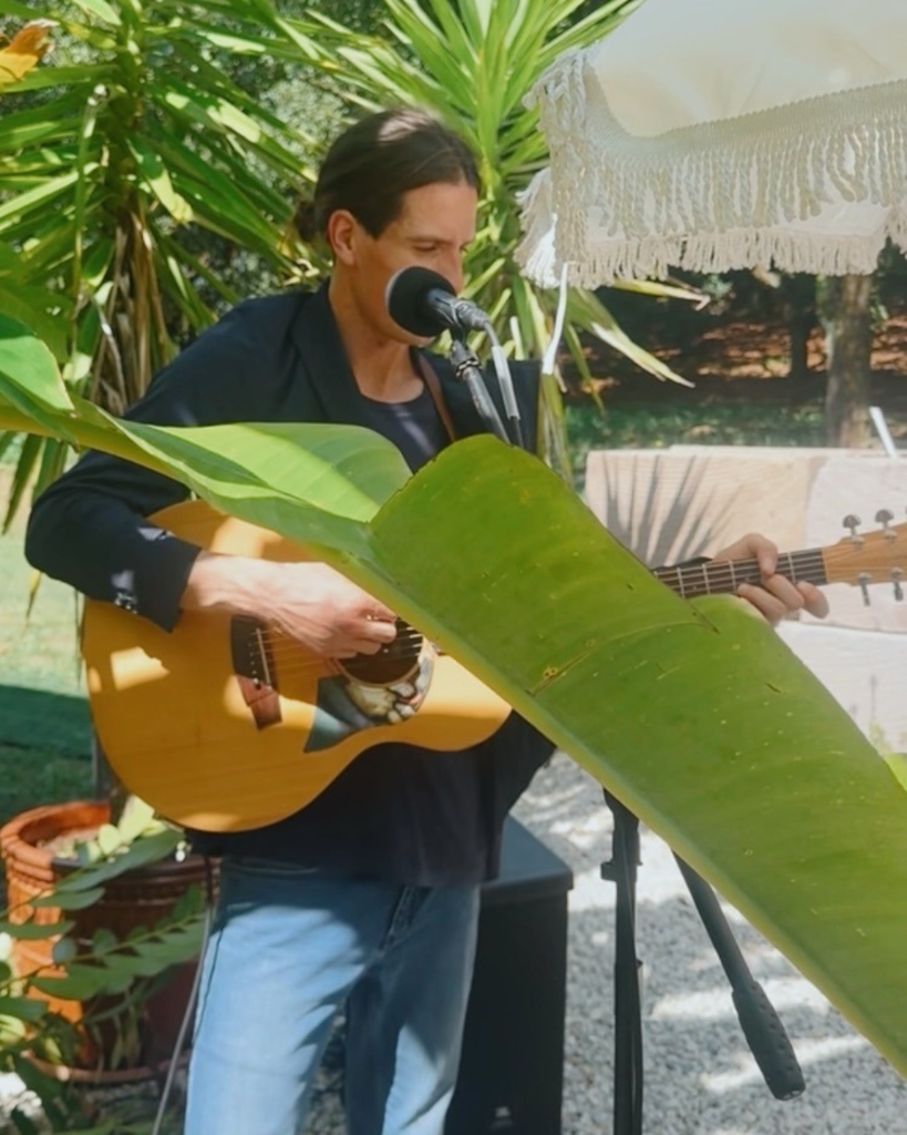 Live acoustic wedding soloist and guitarist performing ceremony and cocktail reception music in Byron Bay